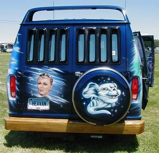 Illustration for article titled Freaking groovy airbrushed scifi and fantasy van art